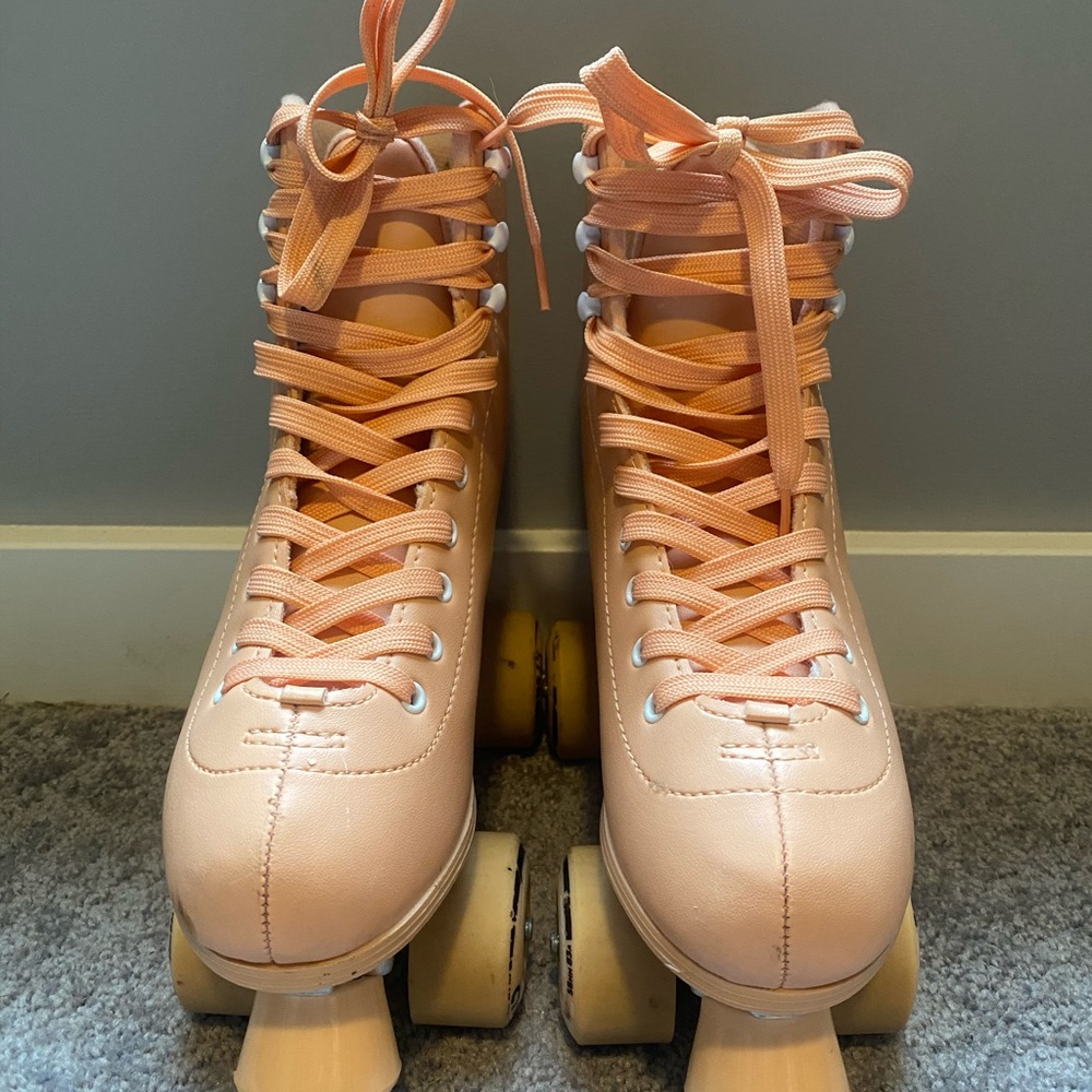 C7 Women’s Roller Skates